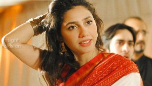 Hot Mahira Khan in saree