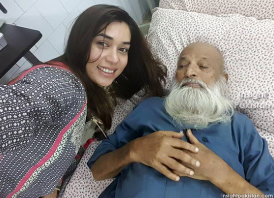 Komal Rizvi selfie with Edhi